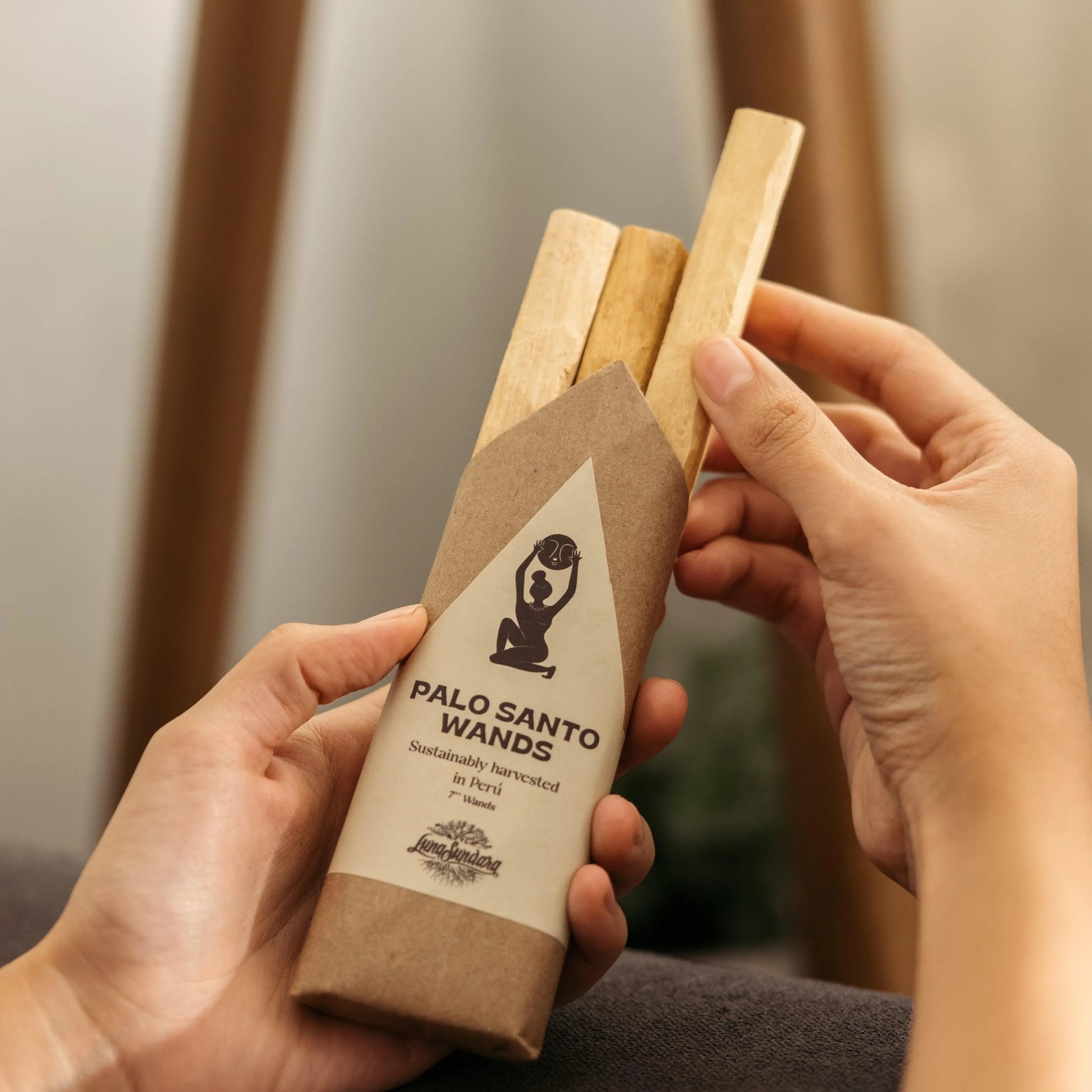 palo-santo-wands-7-sticks-luna-sundara-4 - Luna Sundara