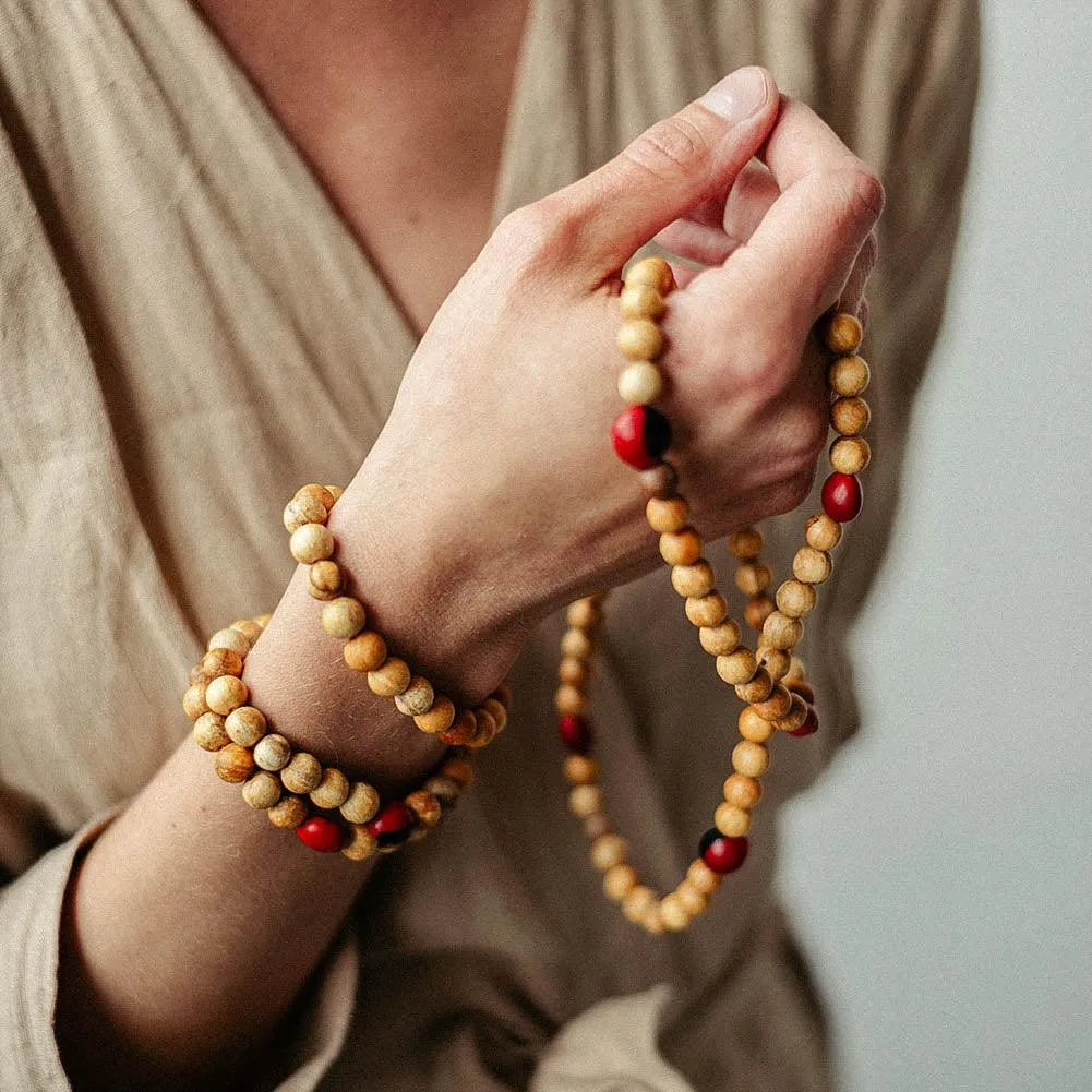 palo-santo-and-huayruro-necklace-luna-sundara-3 - Luna Sundara