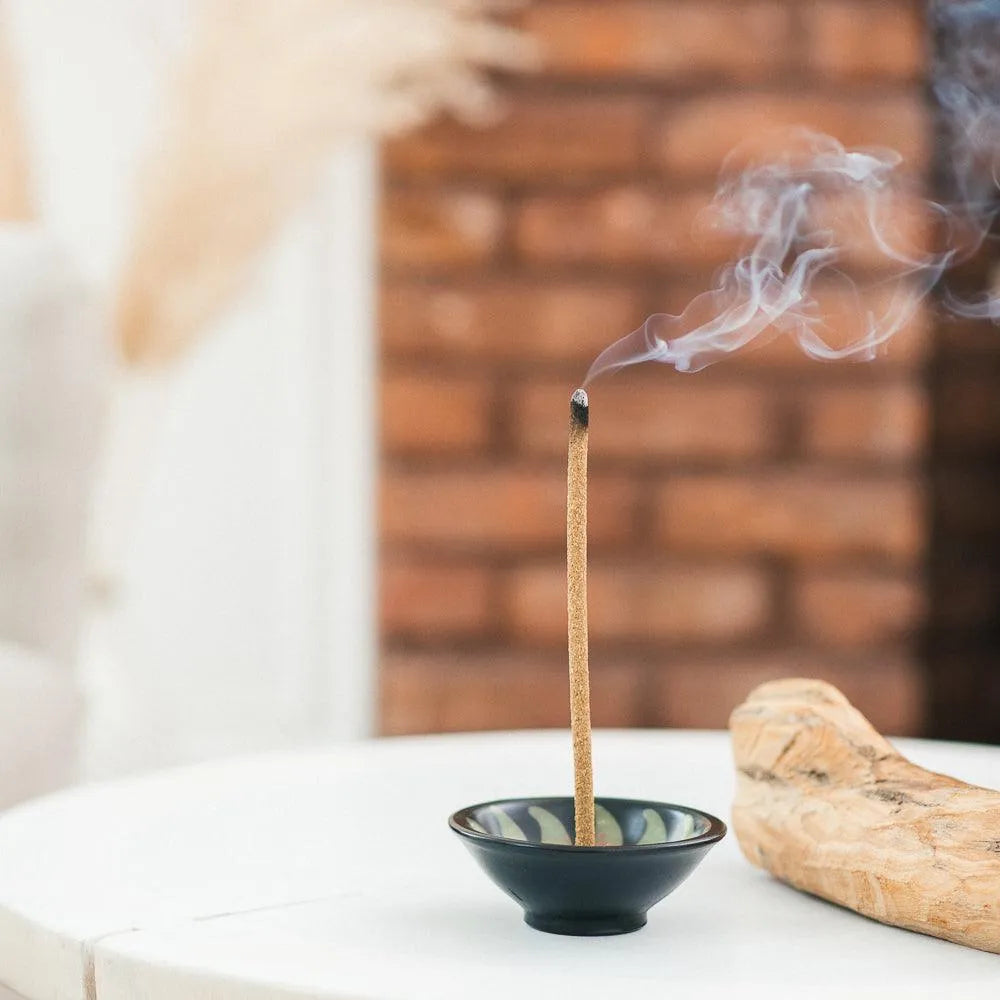 palo-santo-and-wiracoa-hand-rolled-incense-sticks-luna-sundara-2 - Luna Sundara