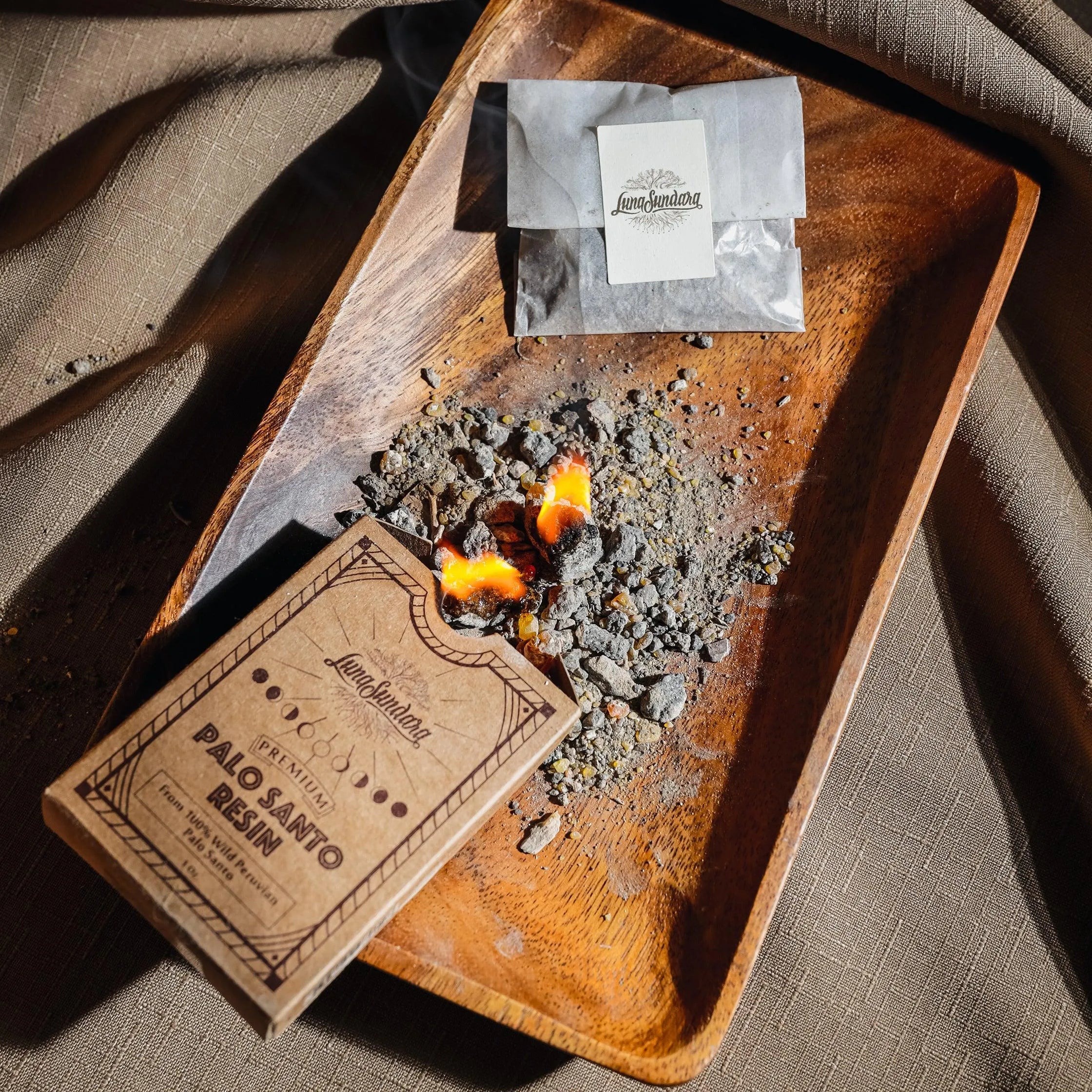 palo-santo-resin-1-oz-luna-sundara-4 - Luna Sundara